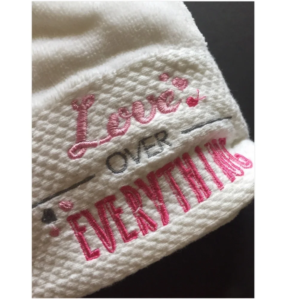 Deko Style Love Valentine 2pc Hand Towel Set White Pink Embroidered NWT